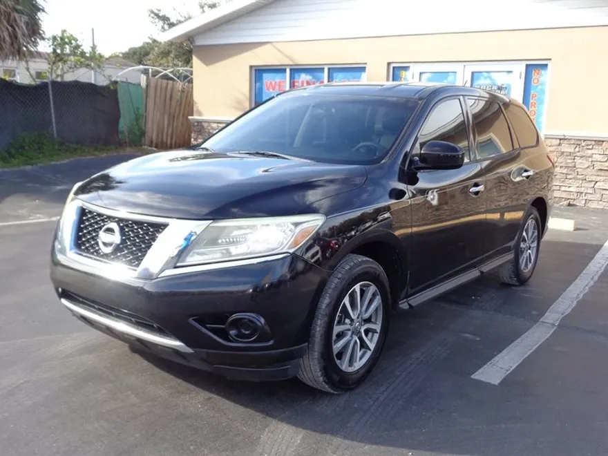 2013 Nissan Pathfinder S photo 1