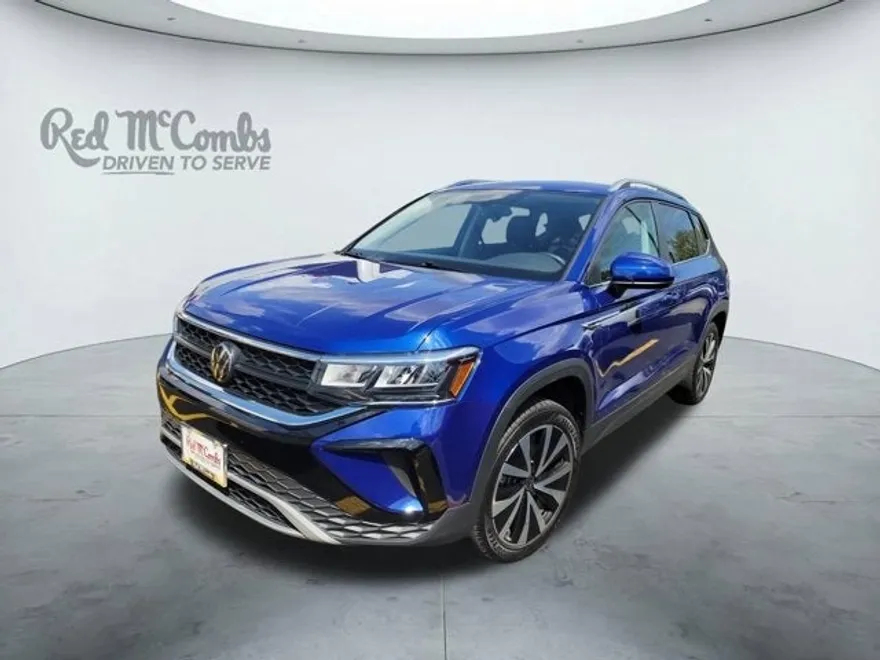 2024 Volkswagen Taos SE photo 1