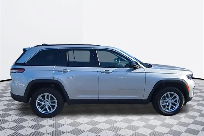 2025 Jeep Grand Cherokee Laredo X photo 1