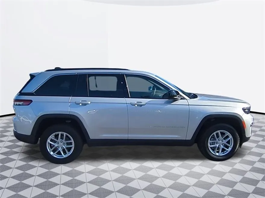 2025 Jeep Grand Cherokee Laredo X photo 1