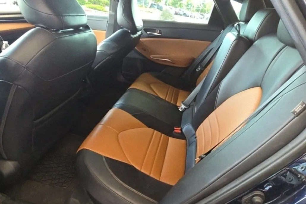 2021 Toyota Avalon Hybrid XSE photo 1