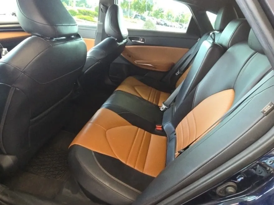 2021 Toyota Avalon Hybrid XSE photo 1
