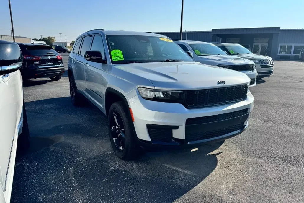 2023 Jeep Grand Cherokee Altitude photo 1