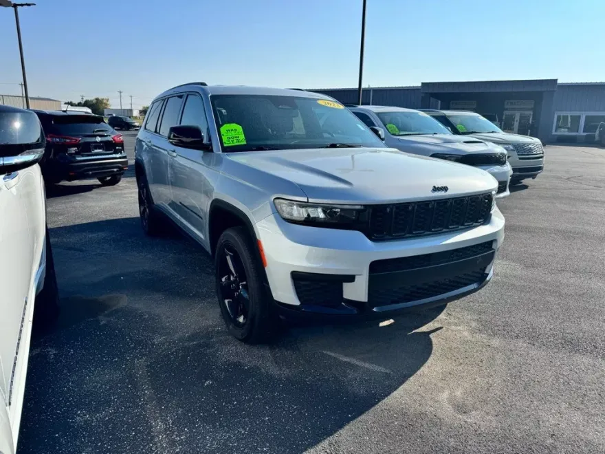 2023 Jeep Grand Cherokee Altitude photo 1
