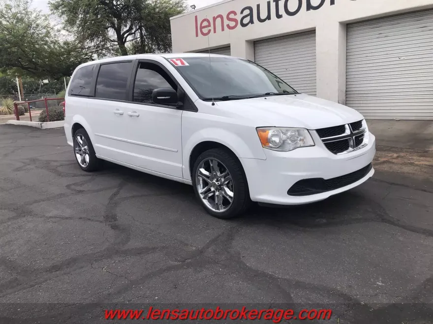 2017 Dodge Grand Caravan SE SXT Express photo 1