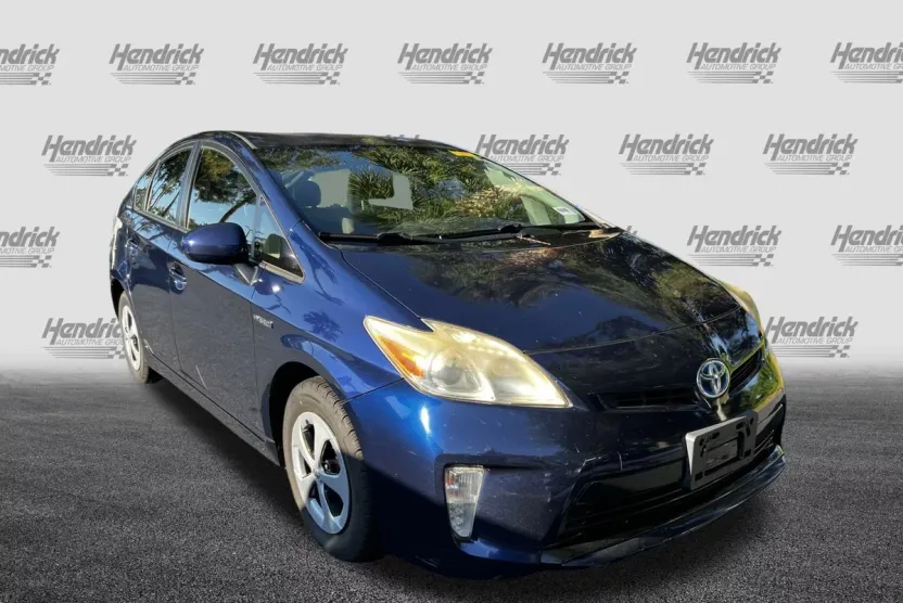 2013 Toyota Prius Three photo 1
