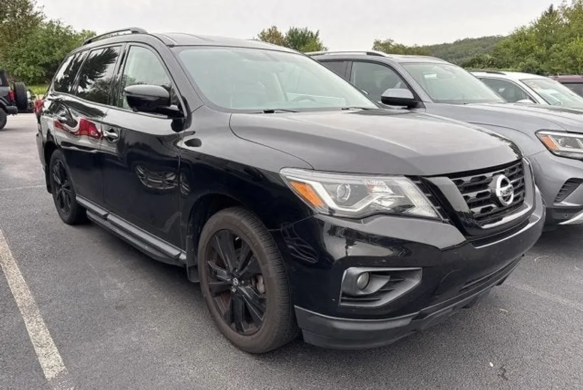 2018 Nissan Pathfinder SL photo 1