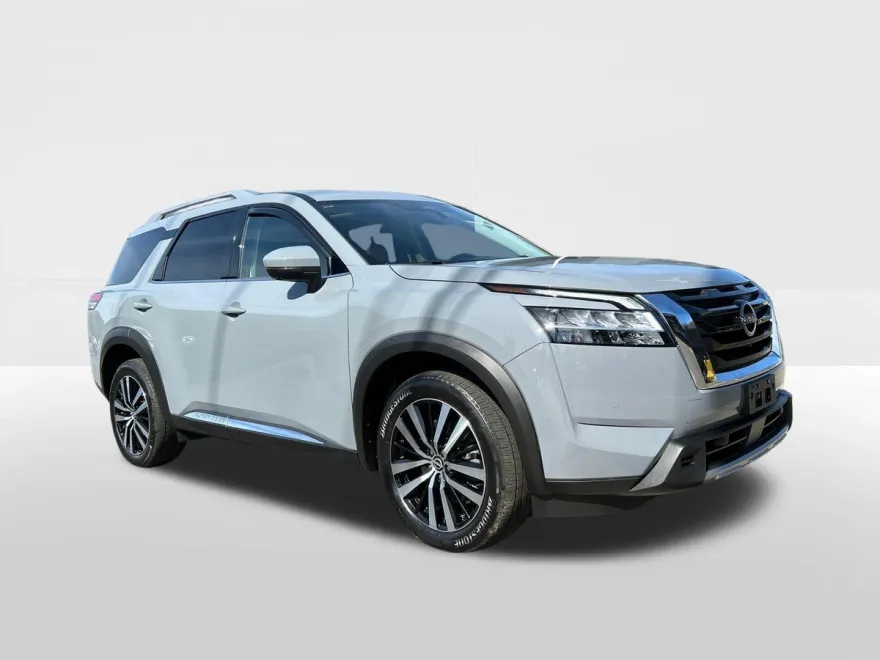 2023 Nissan Pathfinder Platinum photo 1