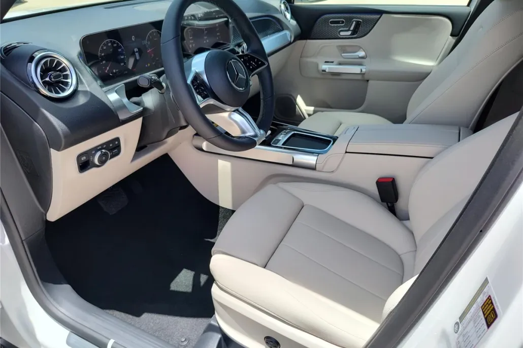 2025 Mercedes Benz GLB 250 photo 1
