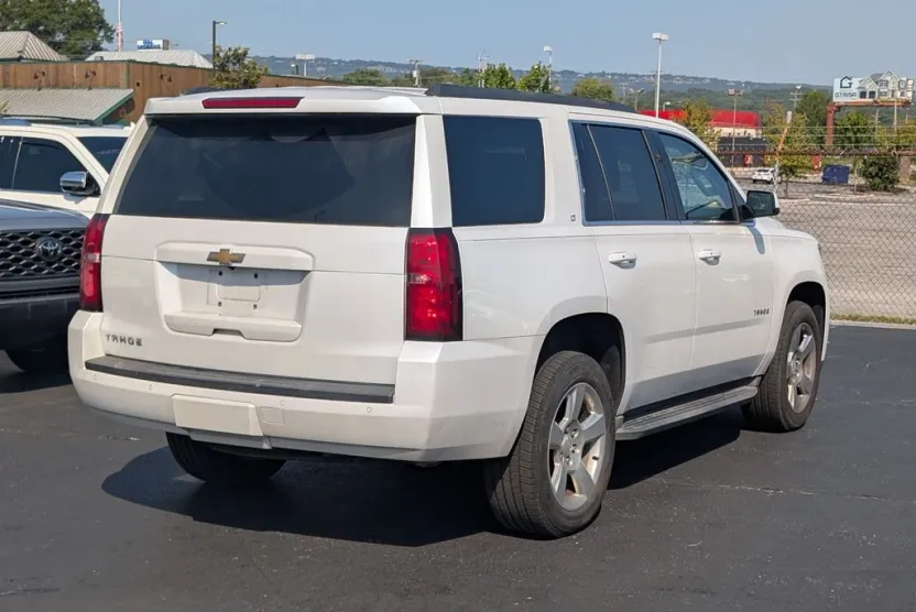 2016 Chevrolet Tahoe LT photo 1