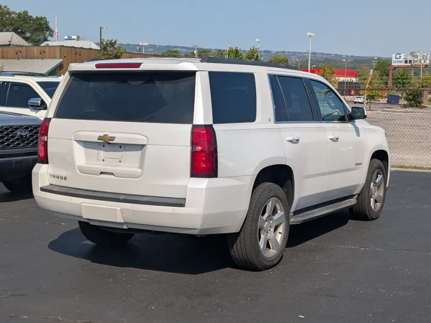2016 Chevrolet Tahoe LT photo 1