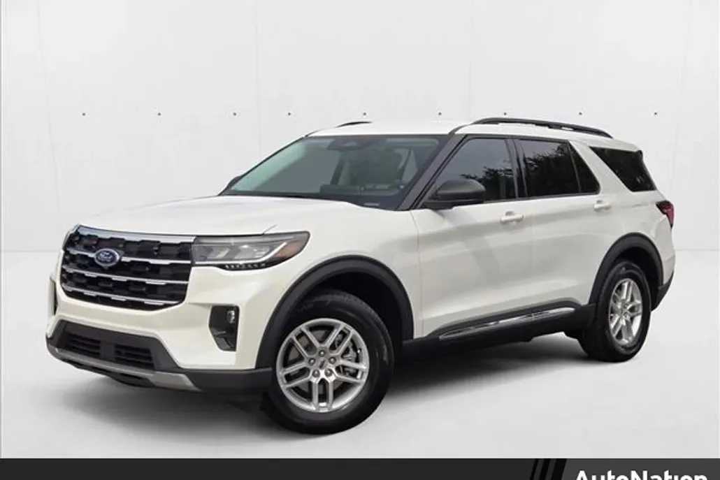 2025 Ford Explorer photo 1