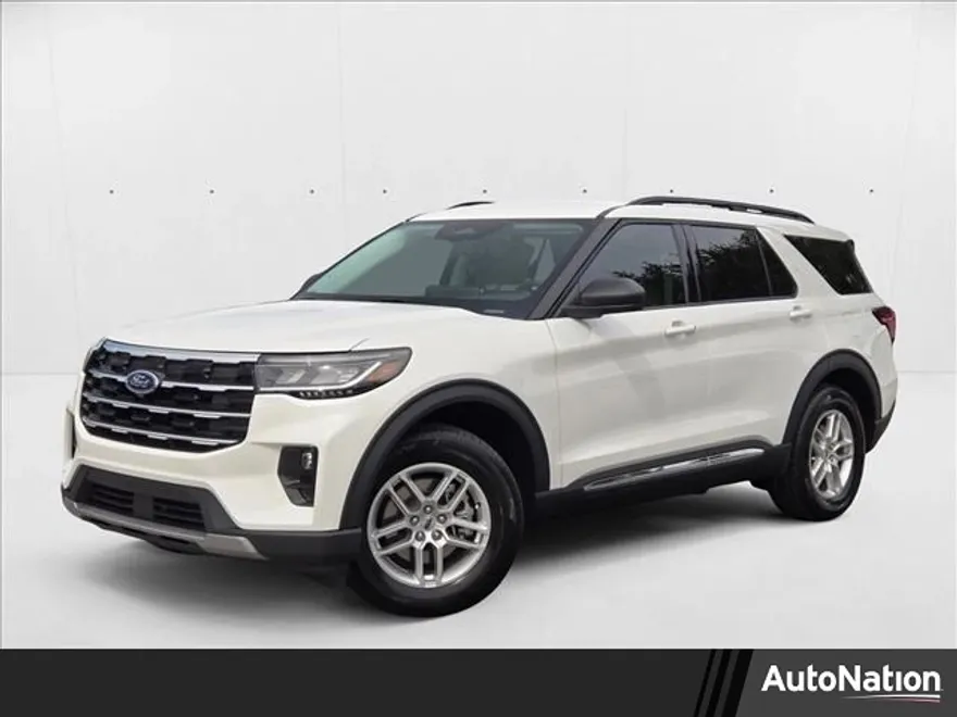 2025 Ford Explorer photo 1