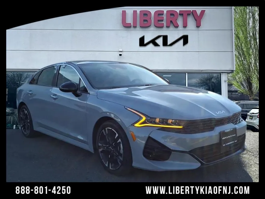 2022 Kia K5 GT-Line photo 1
