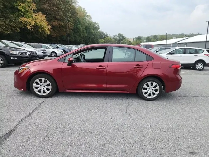 2025 Toyota Corolla LE photo 1