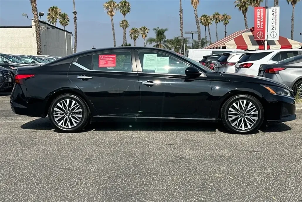 2023 Nissan Altima 2.5 SV photo 1