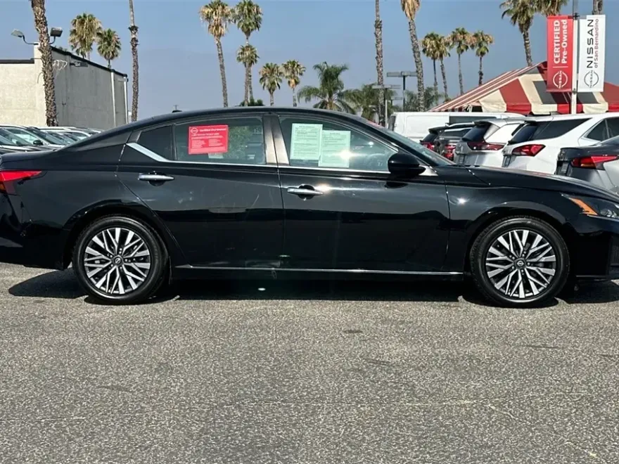 2023 Nissan Altima 2.5 SV photo 1
