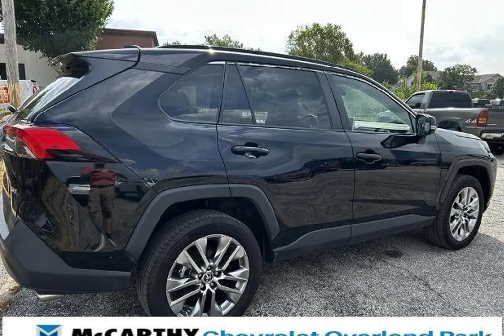 2023 Toyota RAV4 XLE Premium photo 1