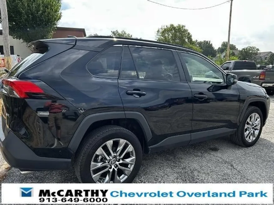 2023 Toyota RAV4 XLE Premium photo 1