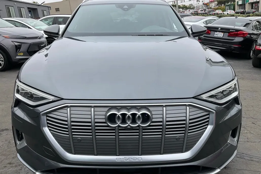 2019 Audi e-tron Prestige photo 1