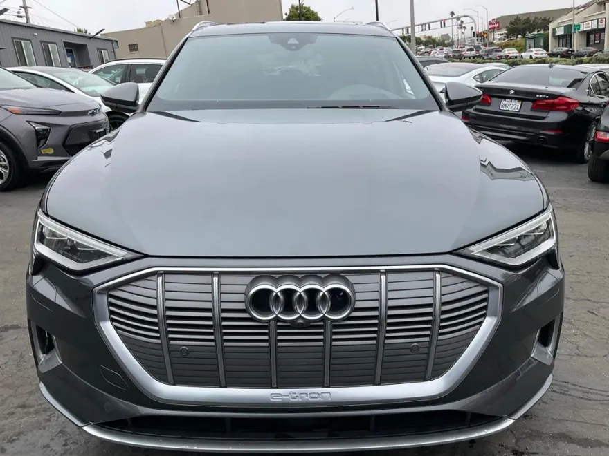 2019 Audi e-tron Prestige photo 1