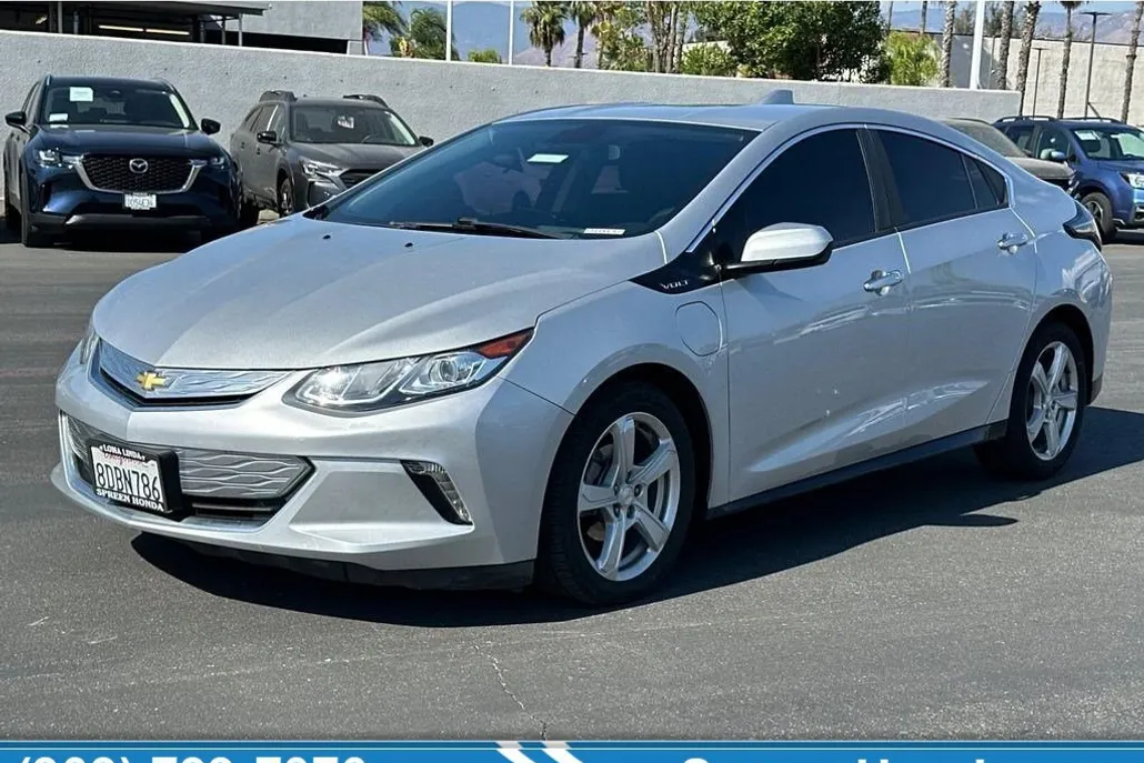 2018 Chevrolet Volt LT photo 1