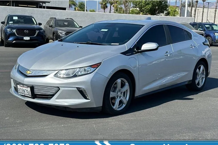 2018 Chevrolet Volt LT photo 1