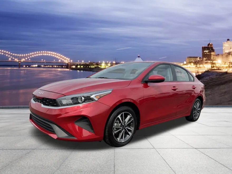 2023 Kia Forte LXS photo 1