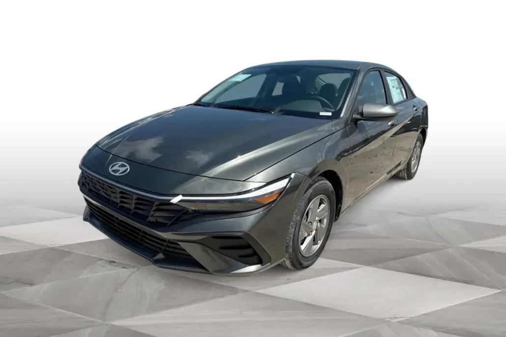2025 Hyundai Elantra SE photo 1