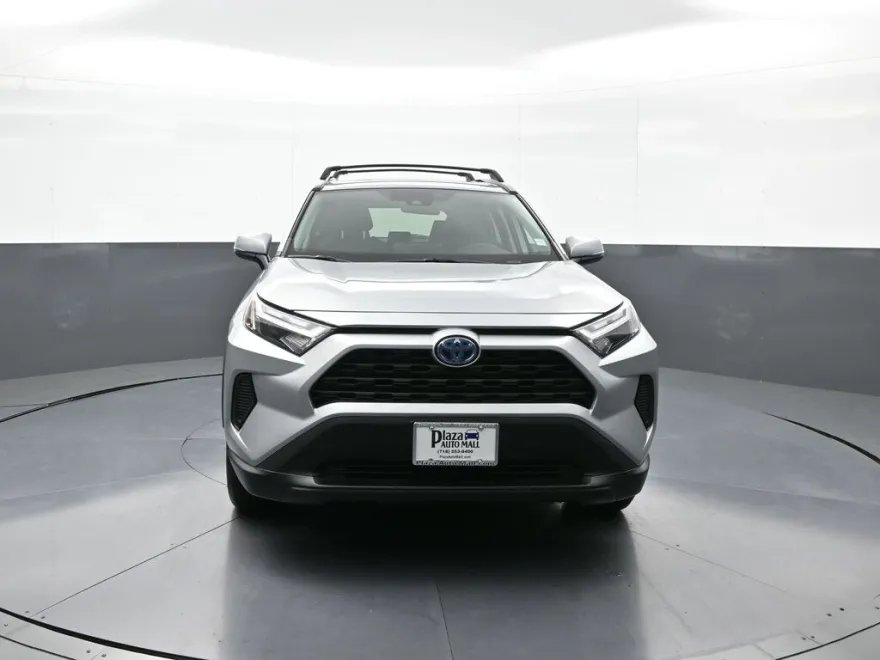 2024 Toyota RAV4 Hybrid XLE photo 2