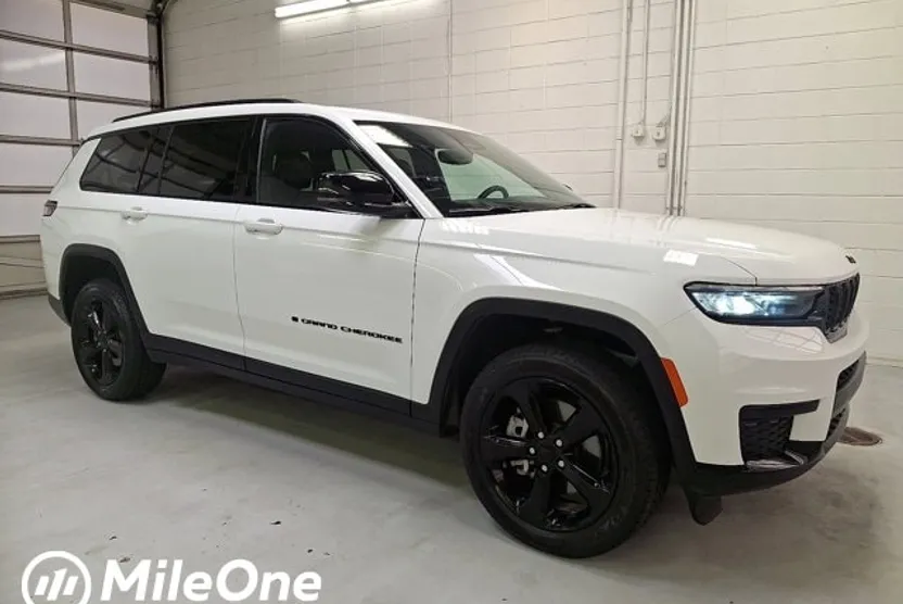 2022 Jeep Grand Cherokee Altitude photo 1