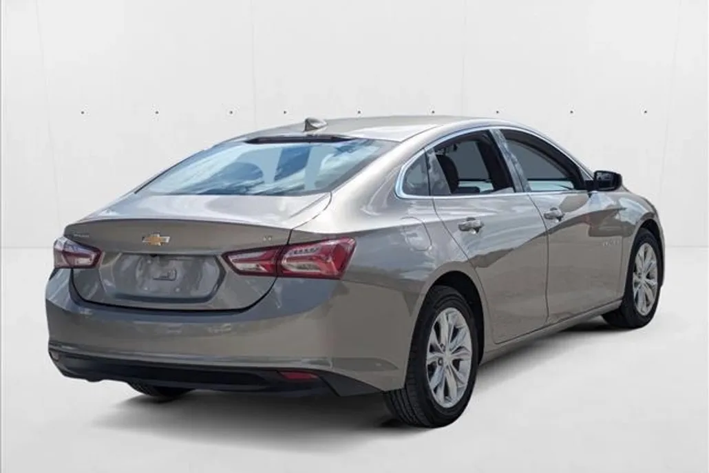 2022 Chevrolet Malibu 1LT photo 1