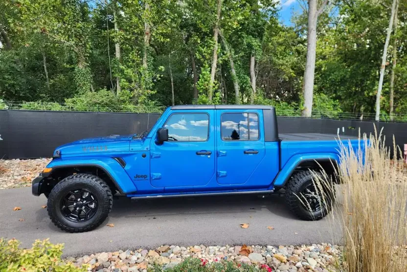 2021 Jeep Gladiator Sport photo 1