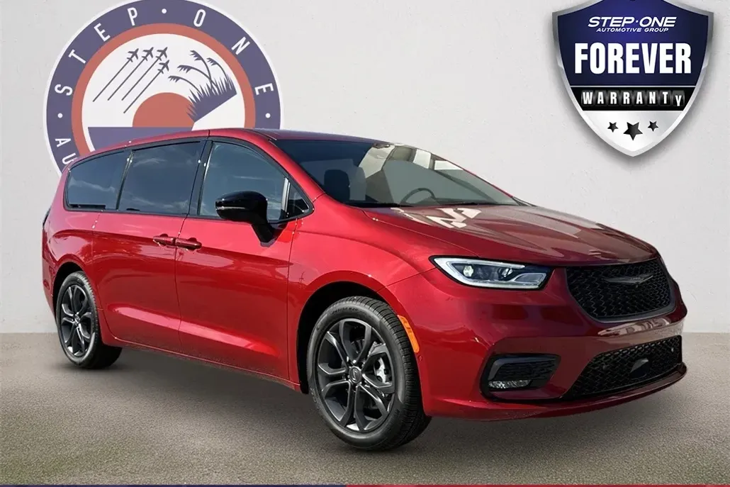 2026 Chrysler Pacifica photo 1