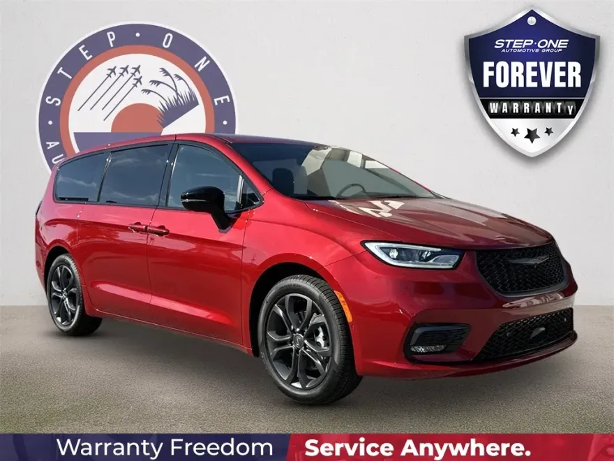 2026 Chrysler Pacifica photo 1