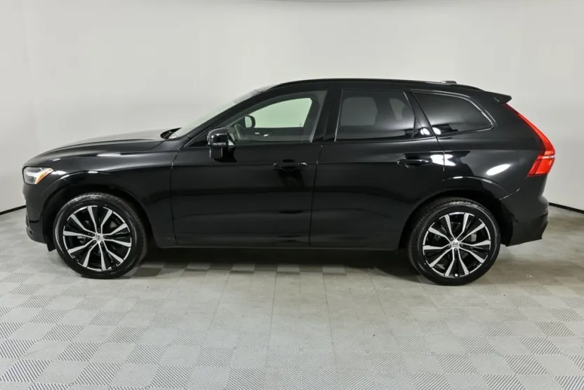 2025 Volvo XC60 B5 Plus photo 1