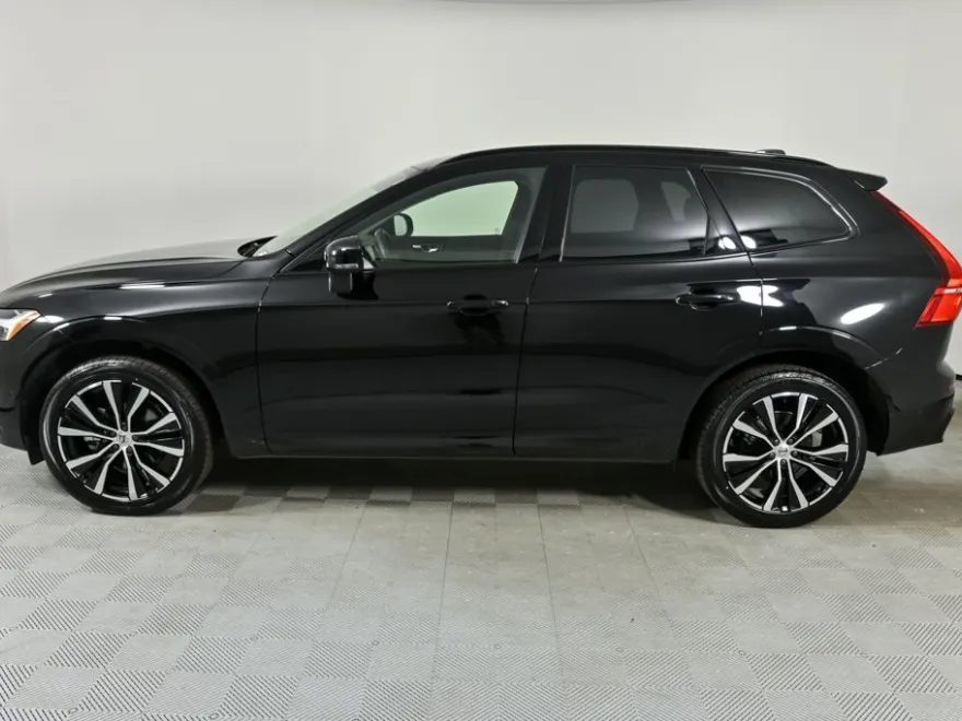 2025 Volvo XC60 B5 Plus photo 1