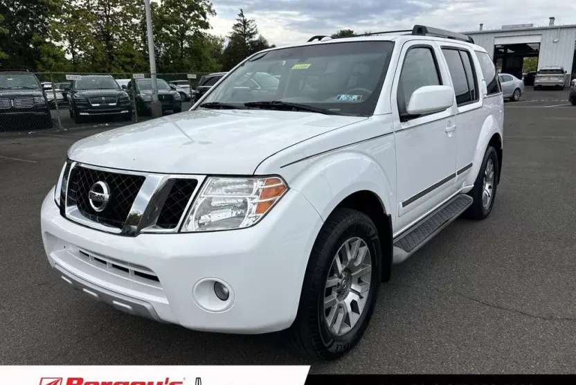 2012 Nissan Pathfinder LE 4x4 photo 1