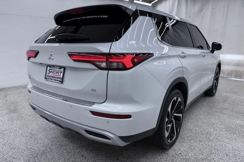 2022 Mitsubishi Outlander Black Edition LE SEL GT photo 1