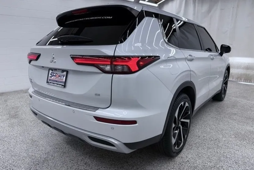 2022 Mitsubishi Outlander Black Edition LE SEL GT photo 1