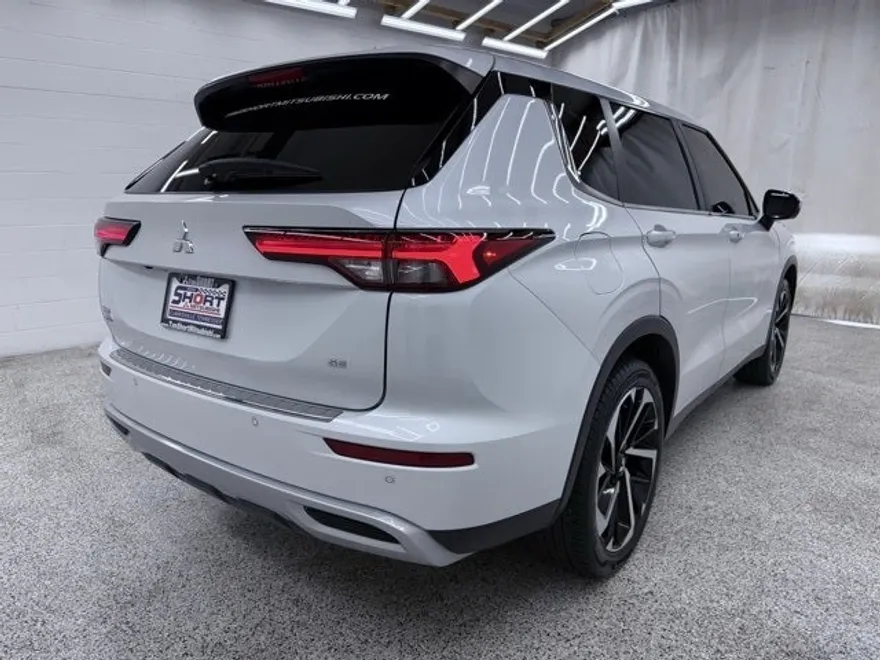 2022 Mitsubishi Outlander Black Edition LE SEL GT photo 1