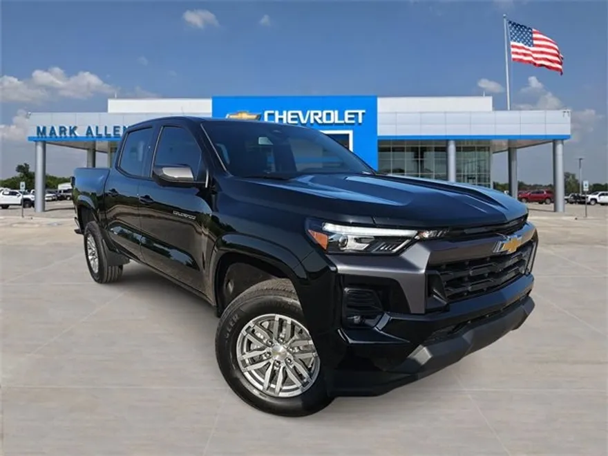 2026 Chevrolet Colorado LT photo 1