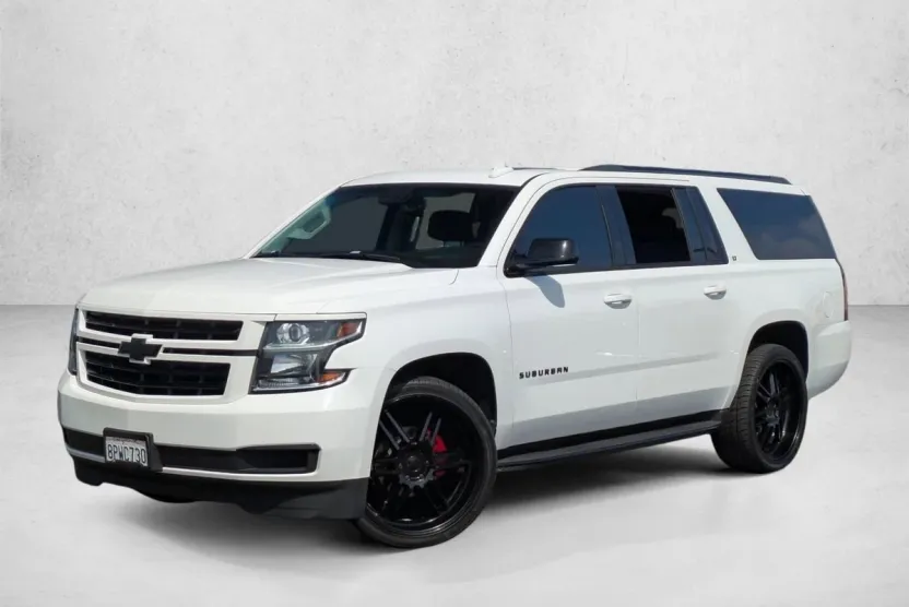 2018 Chevrolet Suburban LT photo 1