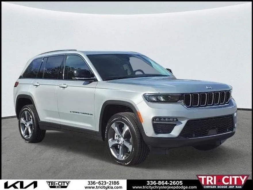 2024 Jeep Cherokee Base photo 1