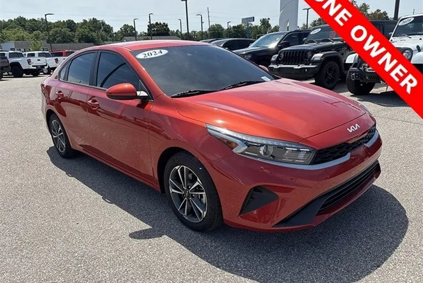 2024 Kia Forte LXS photo 1