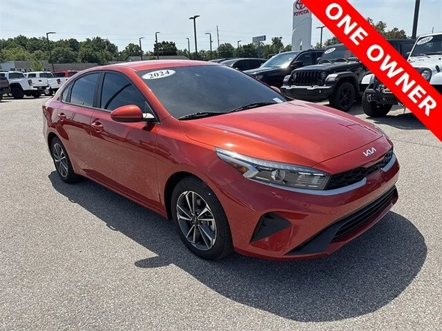 2024 Kia Forte LXS photo 1
