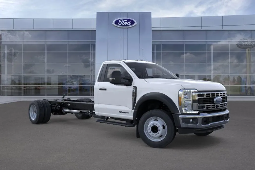 2025 Ford F-550 XL photo 1
