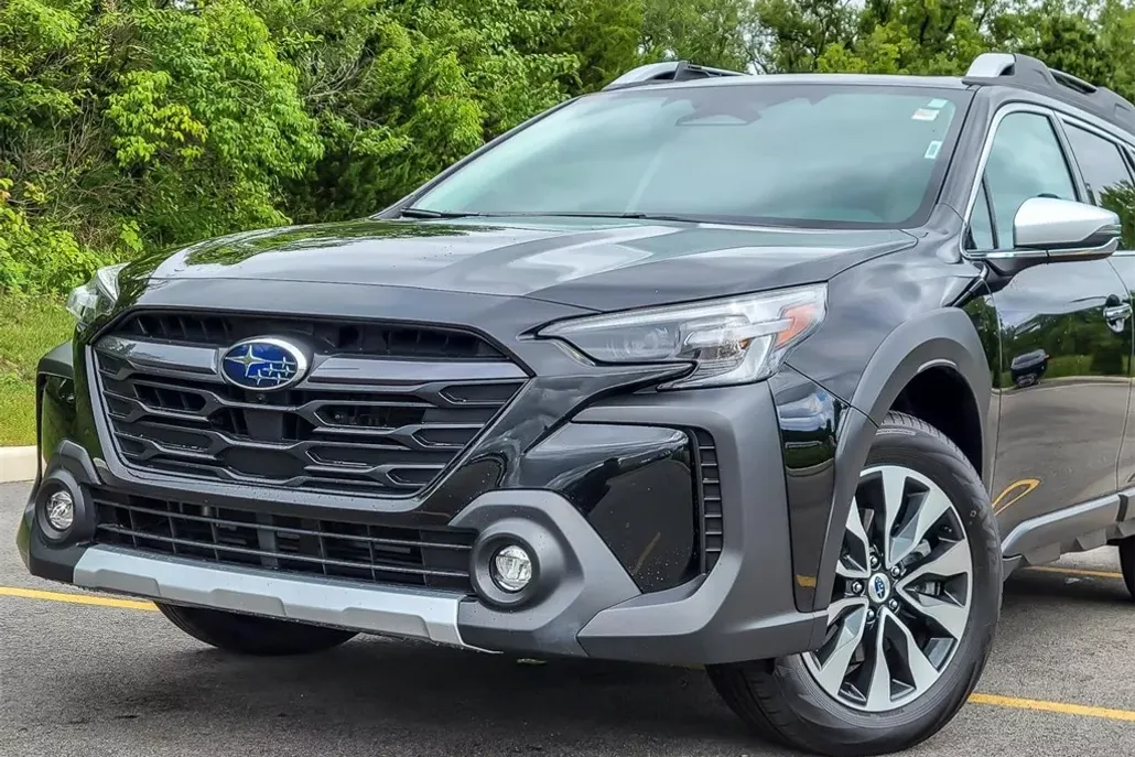 2023 Subaru Outback Touring XT photo 1