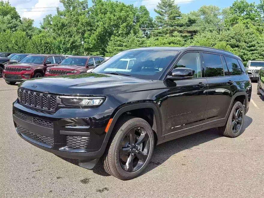 2025 Jeep Grand Cherokee Altitude photo 1