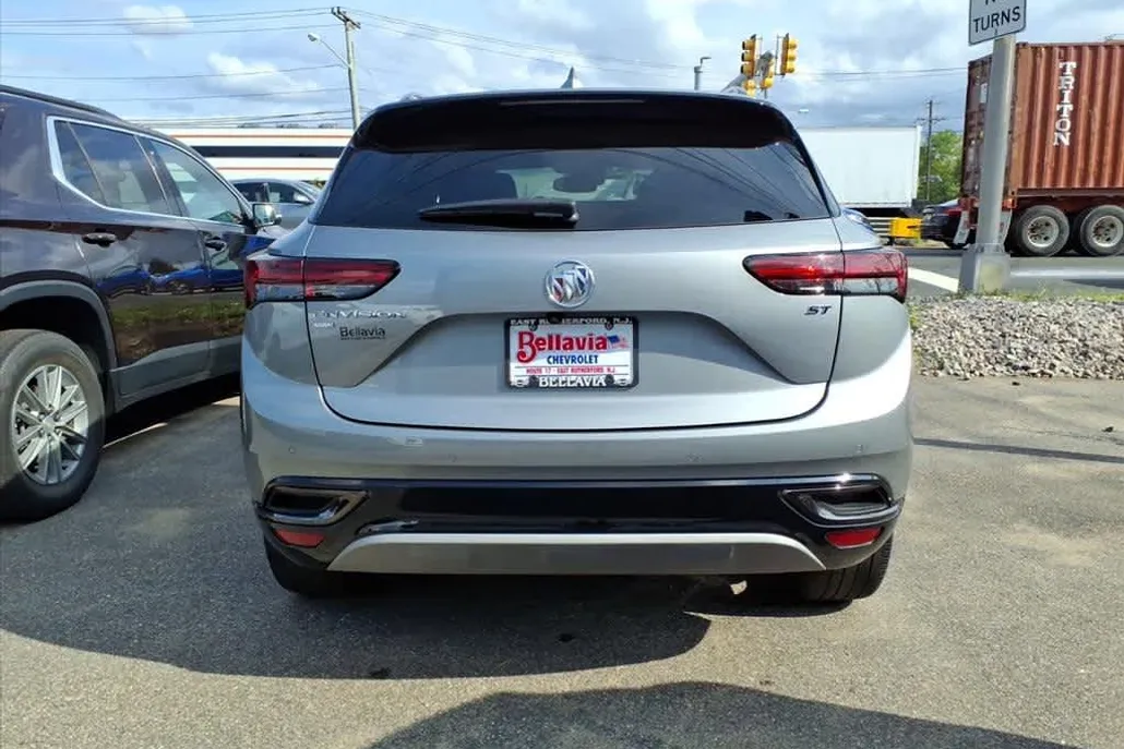 2023 Buick Envision Essence photo 1